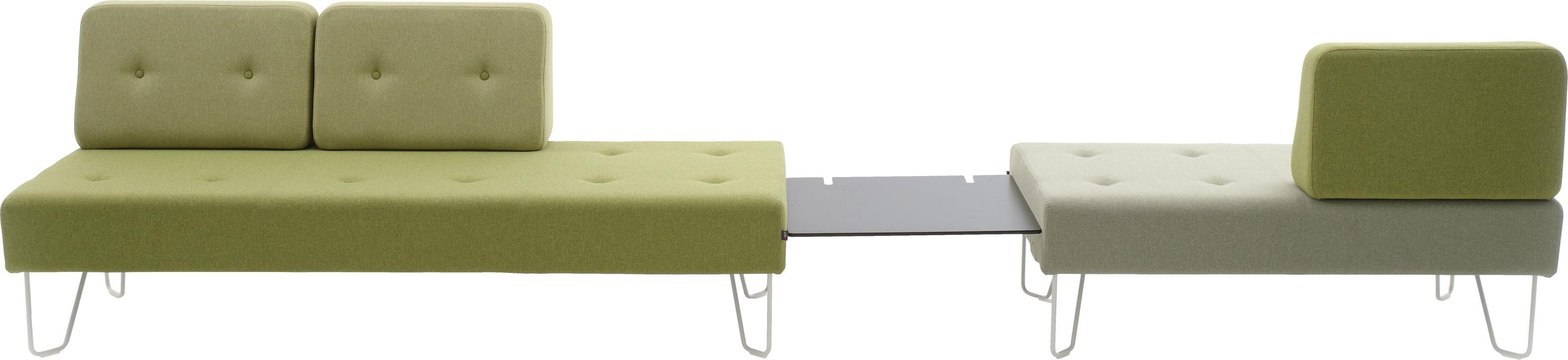 Modulartige Sitzlandschaft Cool 2 in grünem Design.