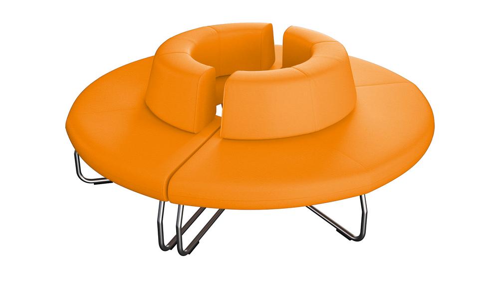 Moderne, orangefarbene Sitzlandschaft für öffentliche Bereiche.