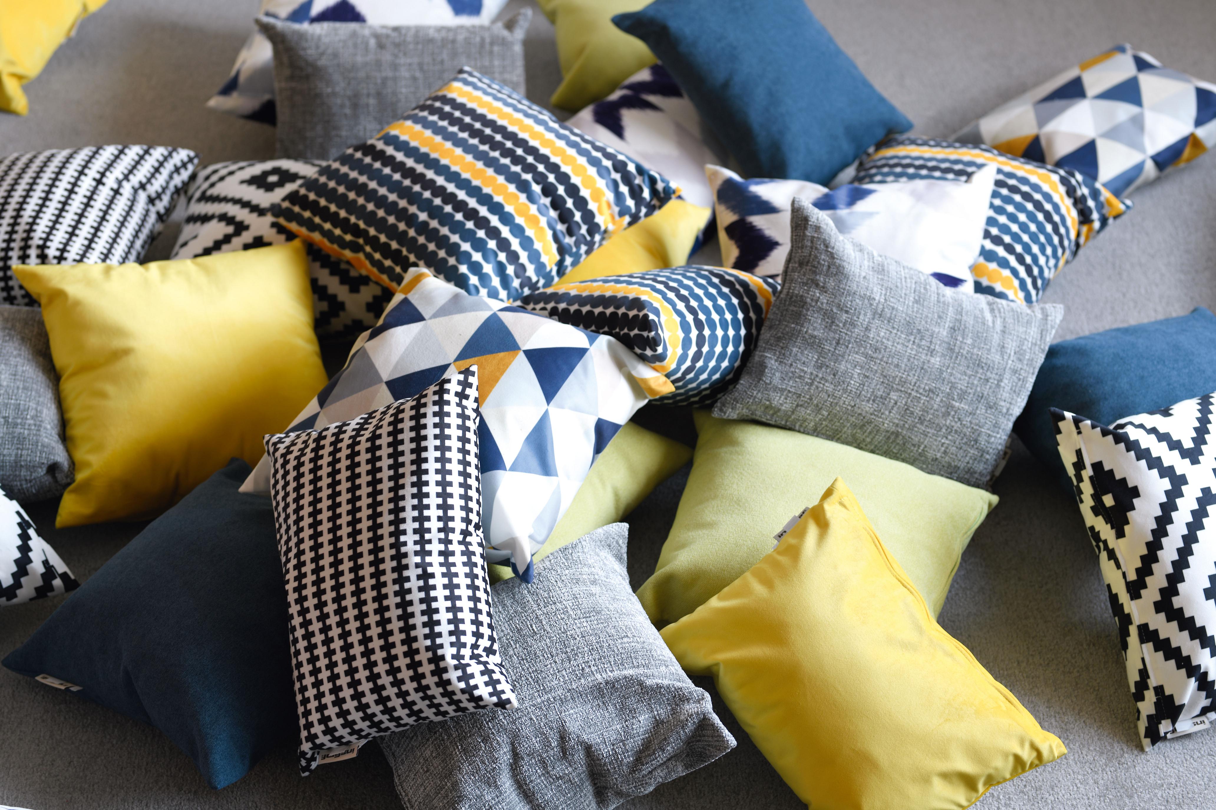 Bunte Kissen für Sitzlandschaft im Kindergarten oder Klassenzimmer.