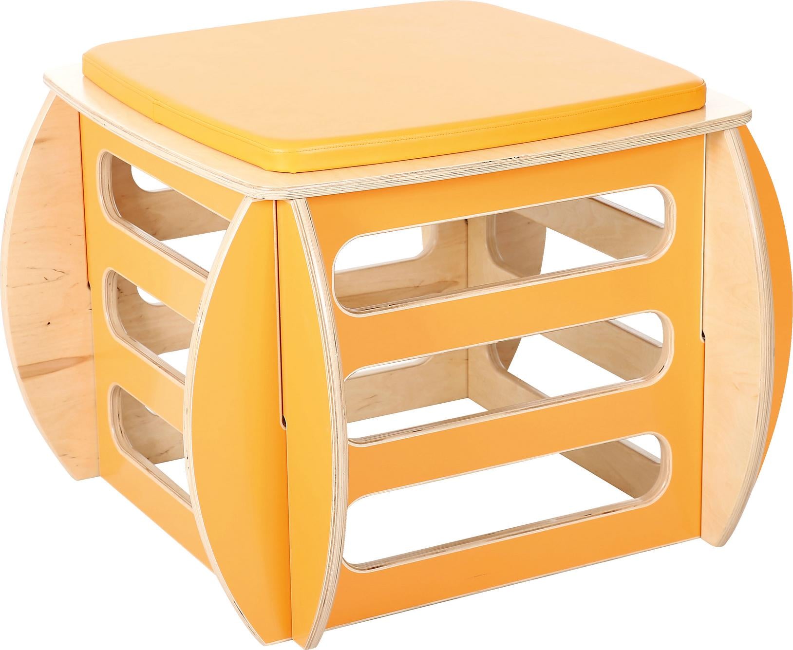 Holzpodest mit gepolsterter Oberfläche, ideal für Turnhalle.