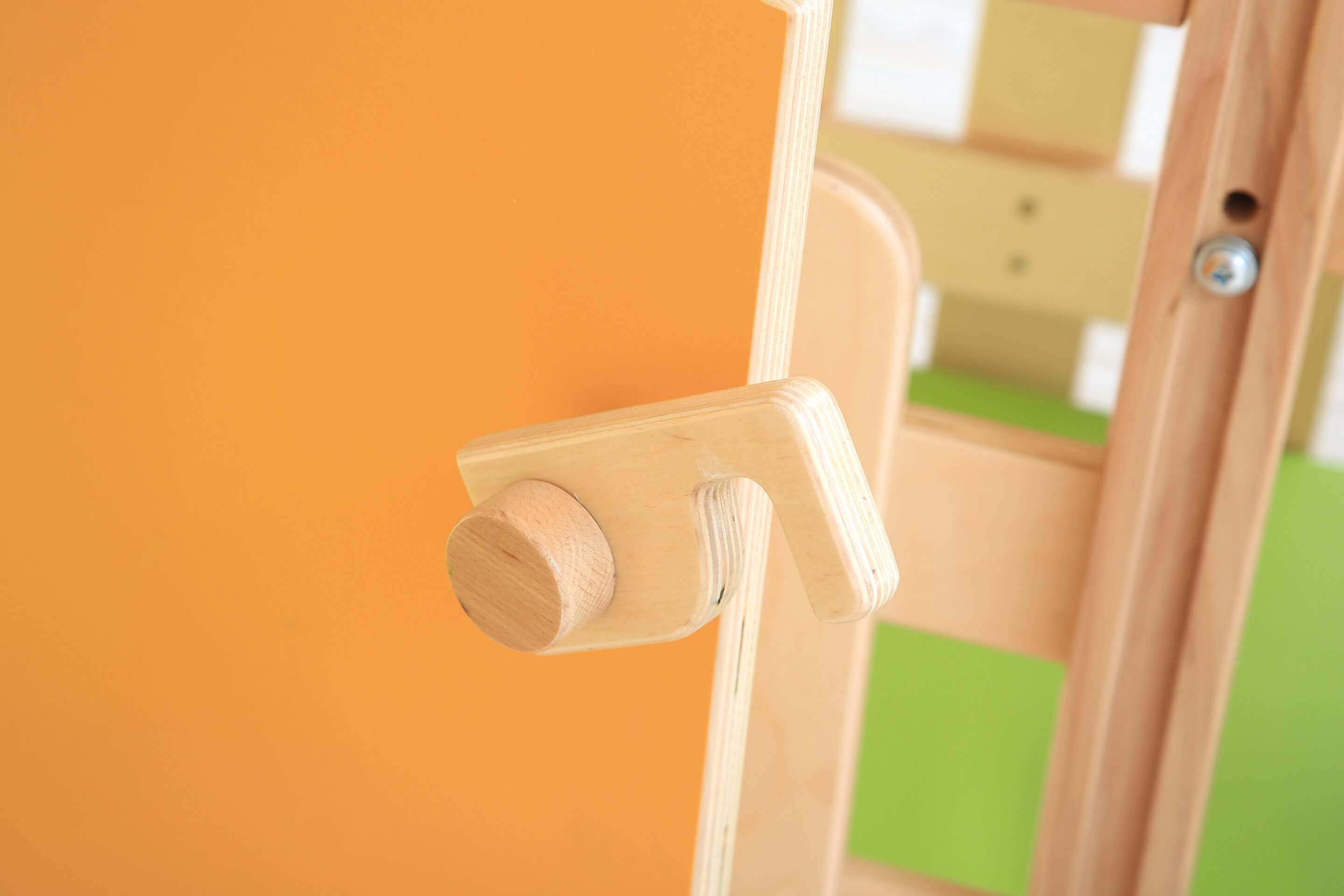 Kindergarten Spielburg Leo XXL Detailansicht Türschloss