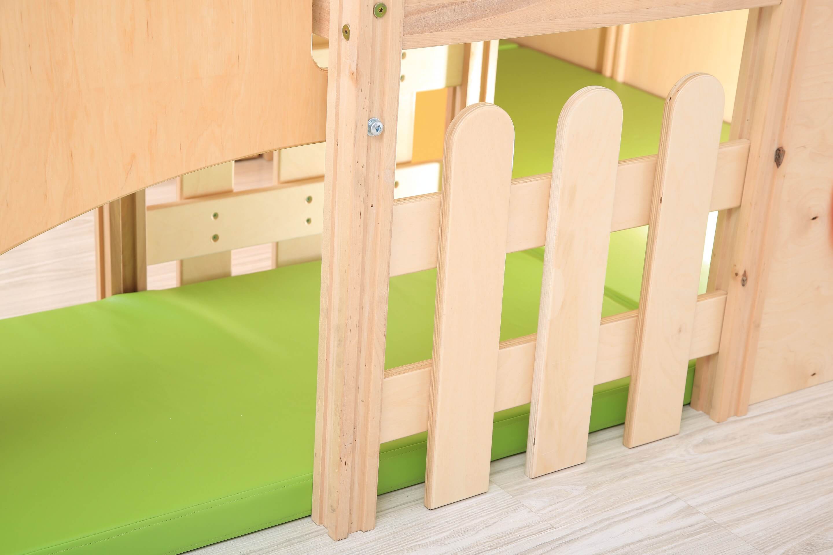 Kindergarten Spielburg Leo XXL Detailansicht Zaun