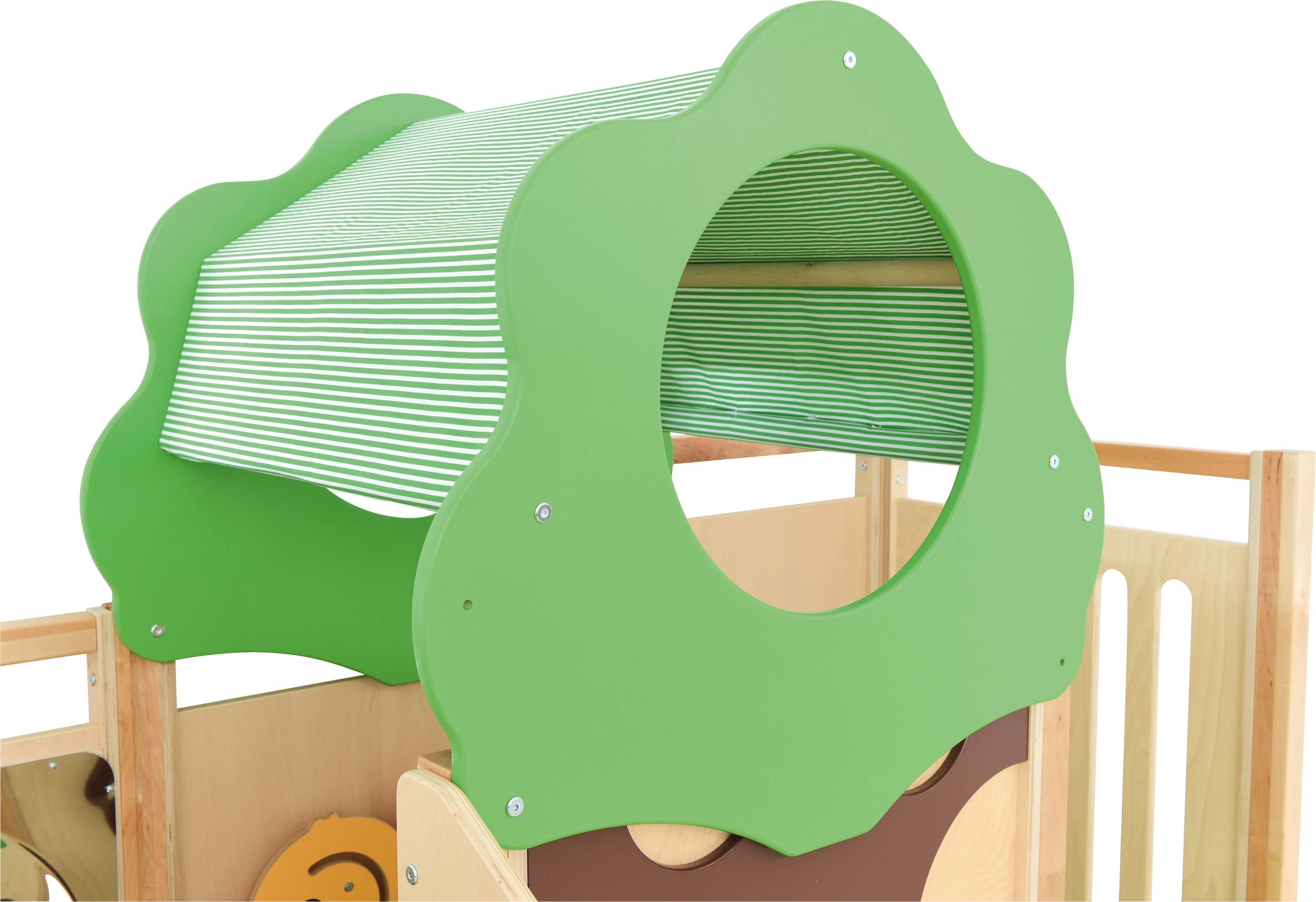 Kindergarten Spielpodest Vogelnest Detailansicht Dach