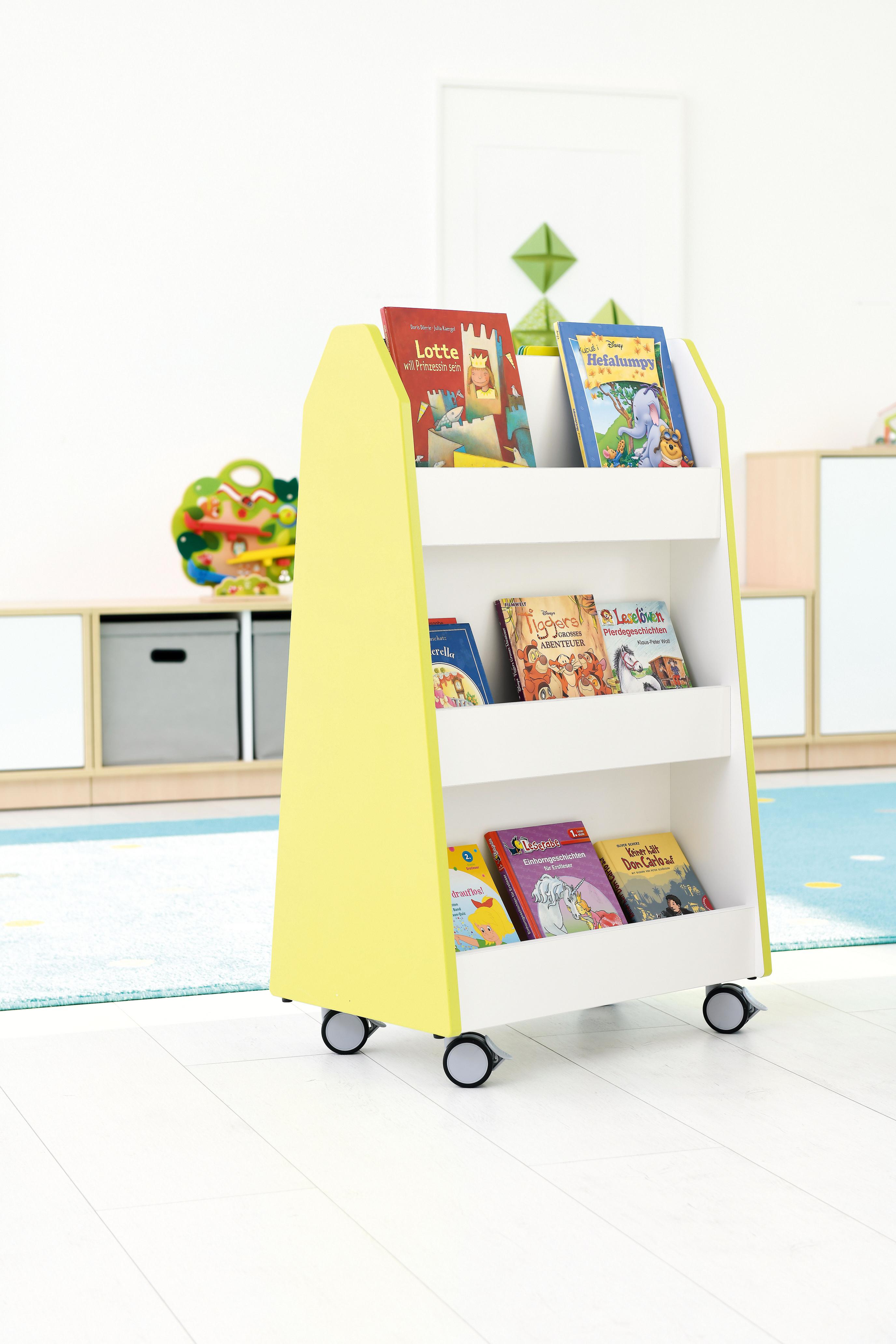 Mobiles Bücherregal, beidseitig nutzbar, mit Kinderbüchern gefüllt. - Produkt wird im Kindergarten oder Schule genutzt.