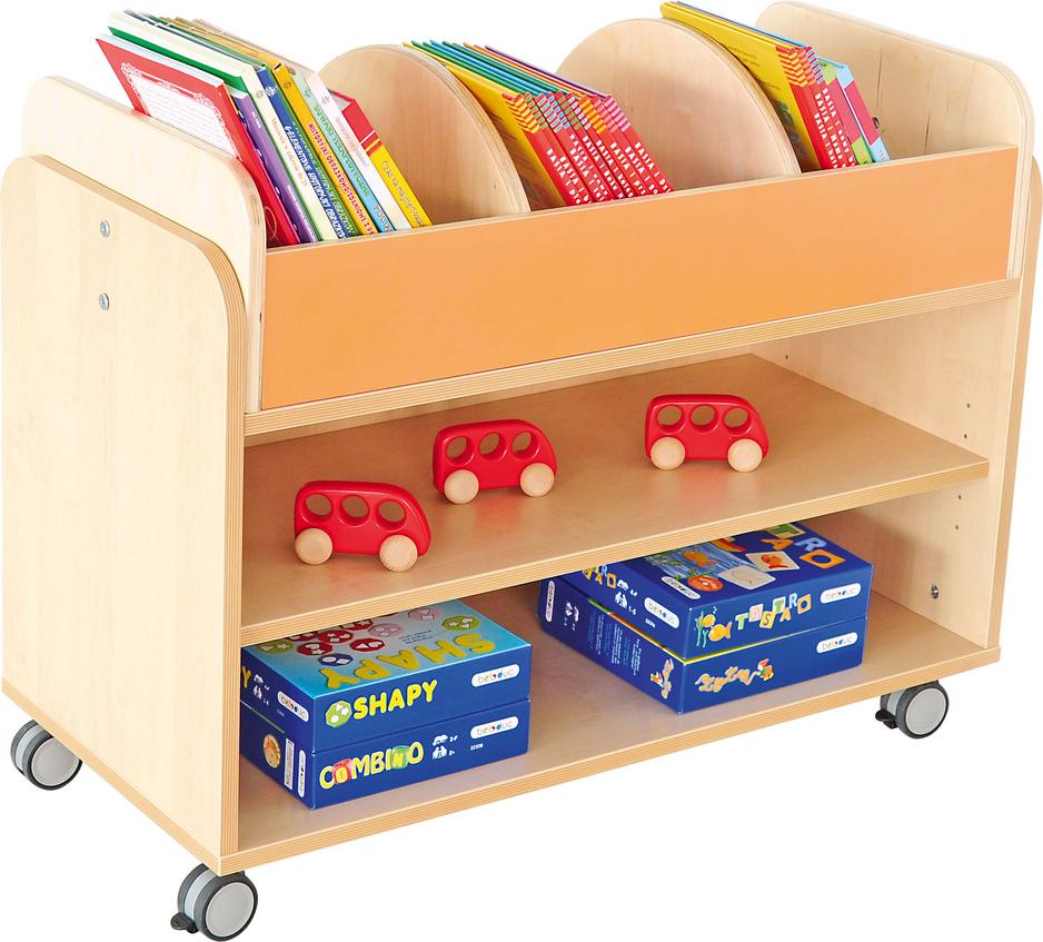 Mobiles Bücherregal mit Büchern und Spielzeug in Leseecke. - Produkt wird im Kindergarten oder Schule genutzt.