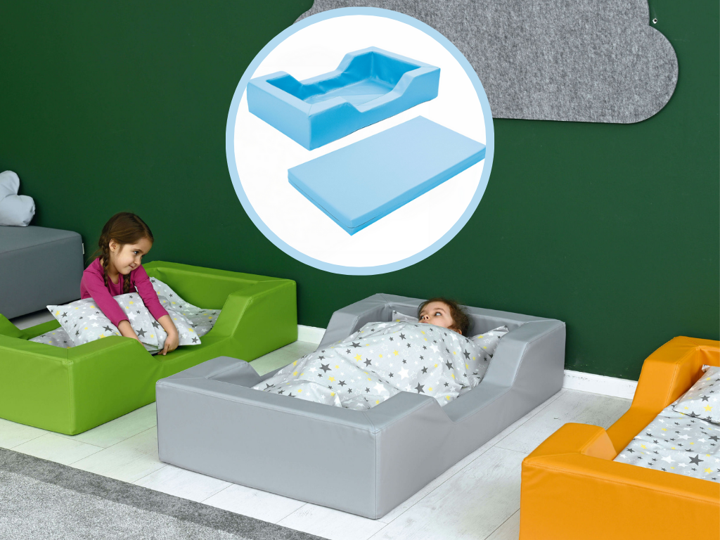 Schlafraum Krippenbett aus Schaumstoff kinder liegen