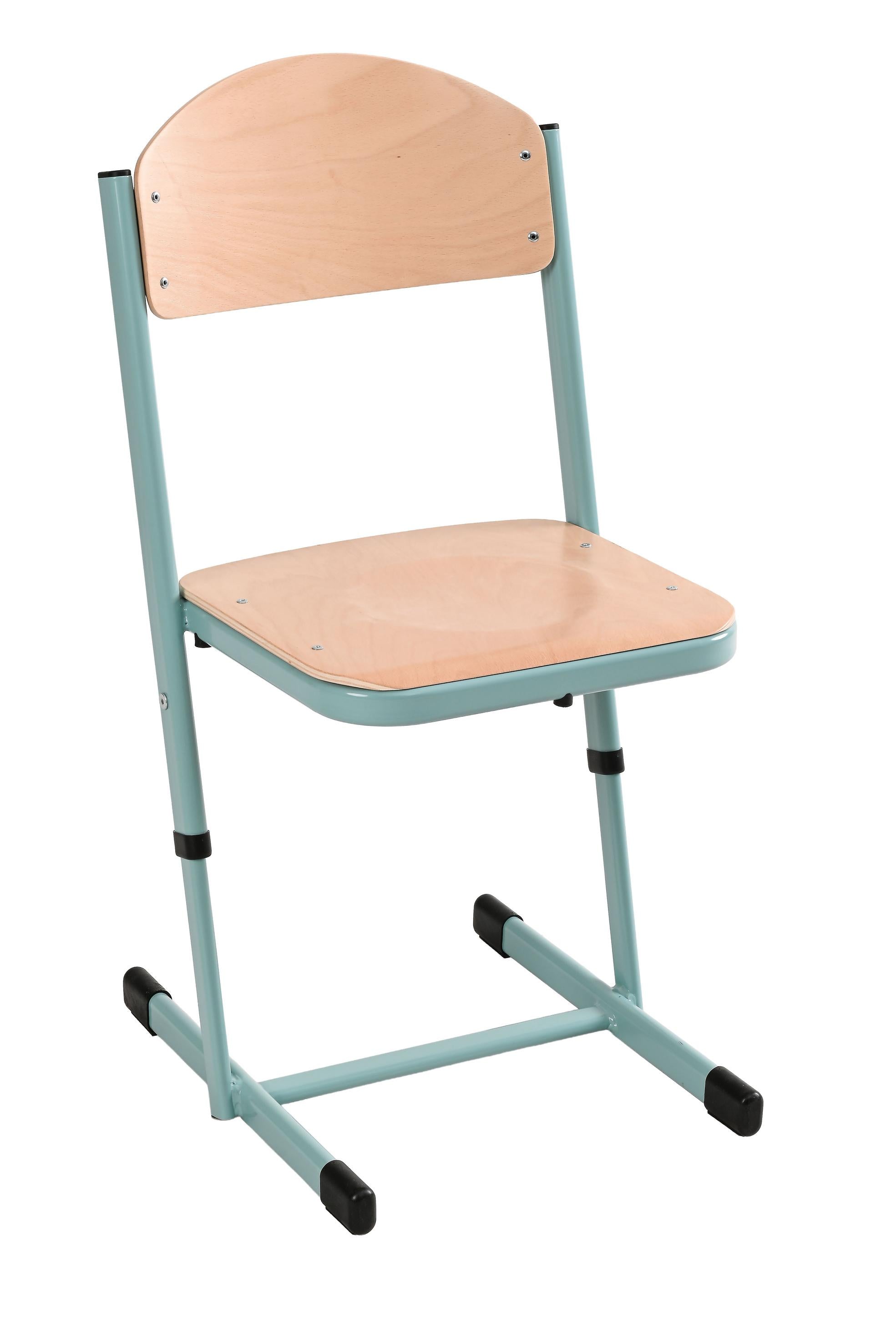 Schüler-Kufenstuhl aus Holz mit Metallrahmen im Klassenzimmer.